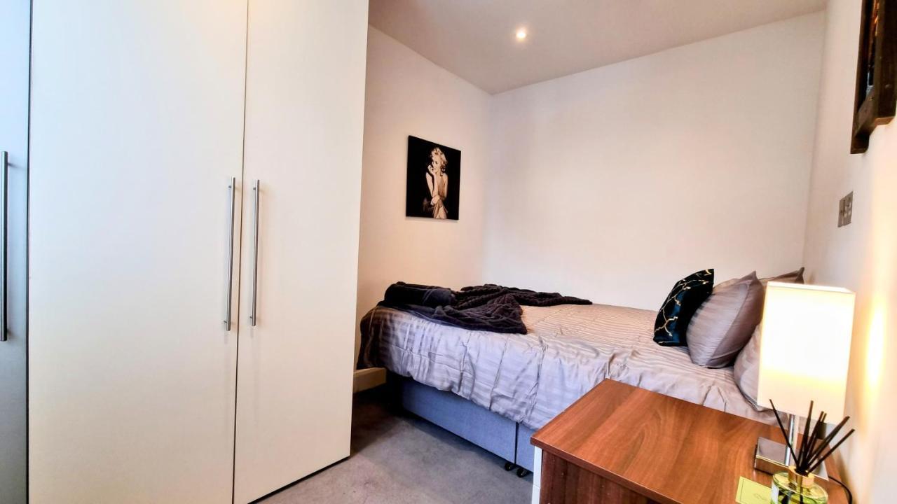 הוילה Surbiton Luxury Garden House 19 מראה חיצוני תמונה
