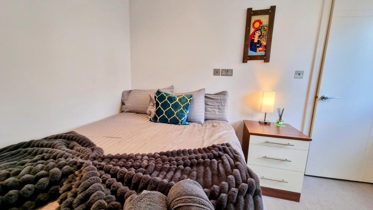הוילה Surbiton Luxury Garden House 19 מראה חיצוני תמונה