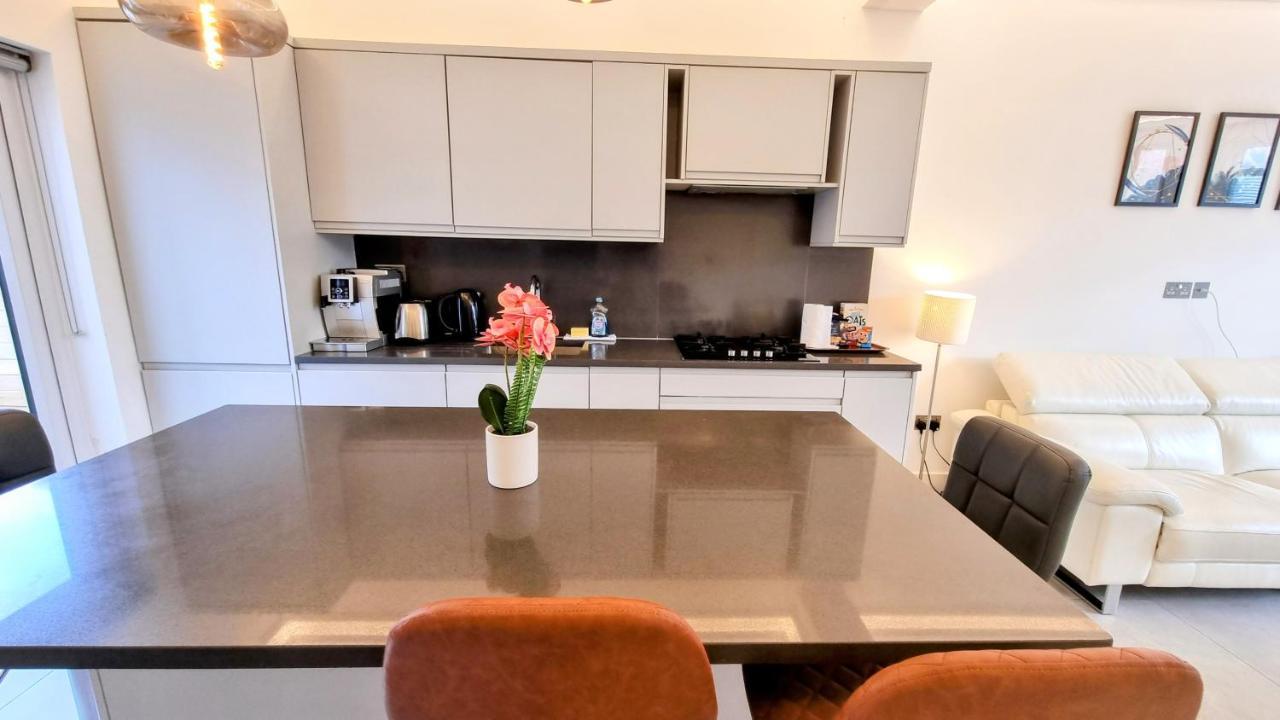 הוילה Surbiton Luxury Garden House 19 מראה חיצוני תמונה