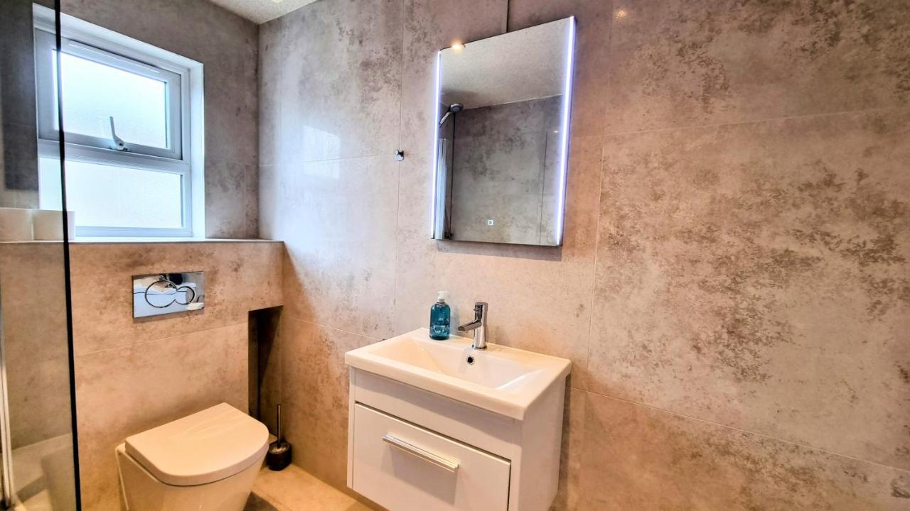 הוילה Surbiton Luxury Garden House 19 מראה חיצוני תמונה