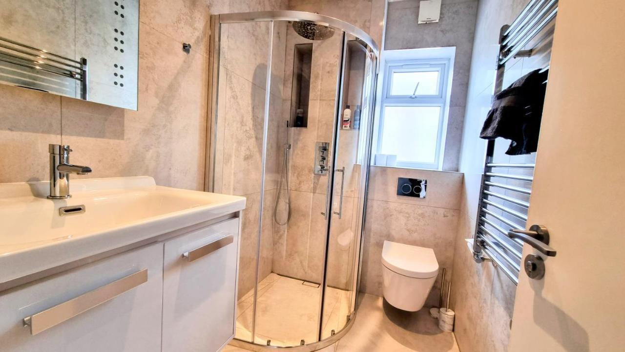 הוילה Surbiton Luxury Garden House 19 מראה חיצוני תמונה